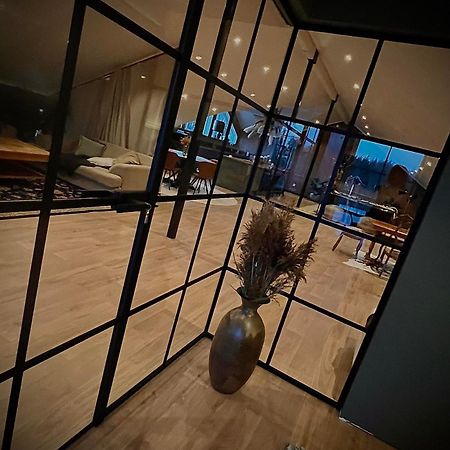 Mysig Laegenhet Med Oeppen Planloesning Pa Haestgard. Villa Ljung Екстериор снимка