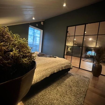 Mysig Laegenhet Med Oeppen Planloesning Pa Haestgard. Villa Ljung Екстериор снимка