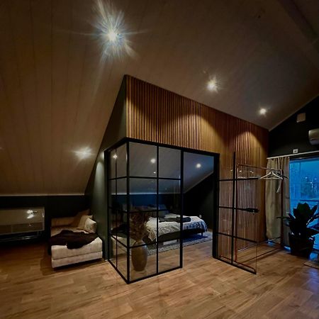 Mysig Laegenhet Med Oeppen Planloesning Pa Haestgard. Villa Ljung Екстериор снимка
